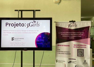 Foto do cartaz e da apresentação em powerPoint sobre o projeto 5Girls
